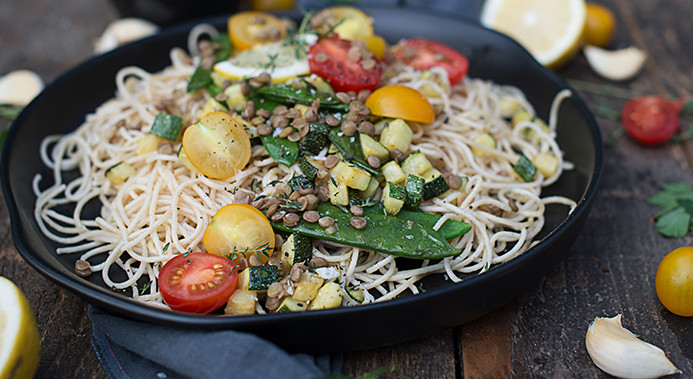 Recheis Dinkel Spaghetti mit Linsen und Gemüse